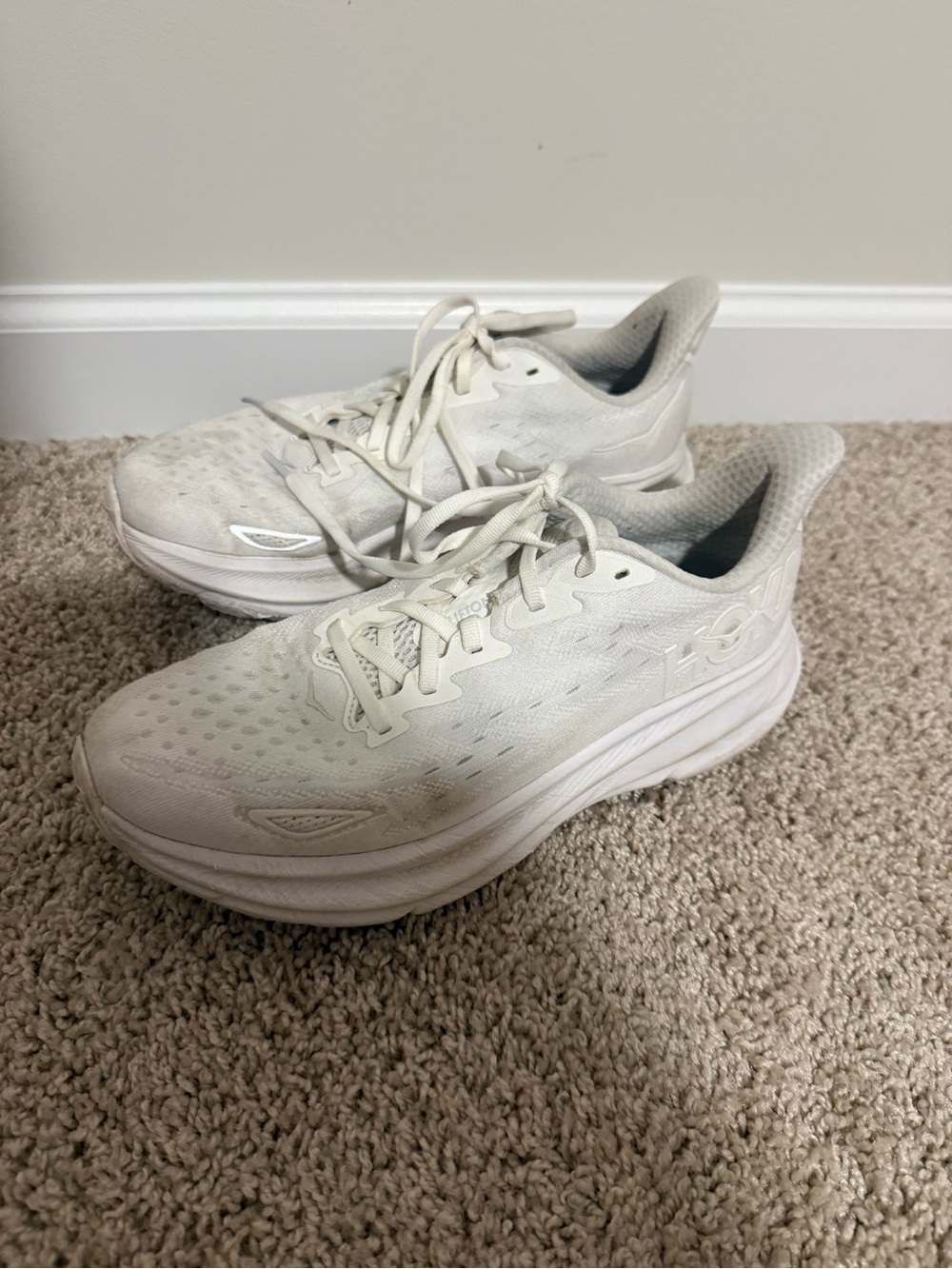 Hoka Clifton 9 in White - Women’s 8